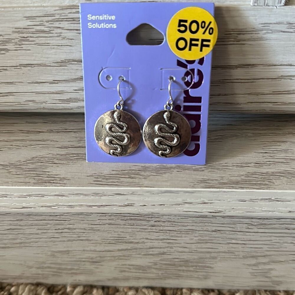 Claire’s Snake Dangle Earrings NWT